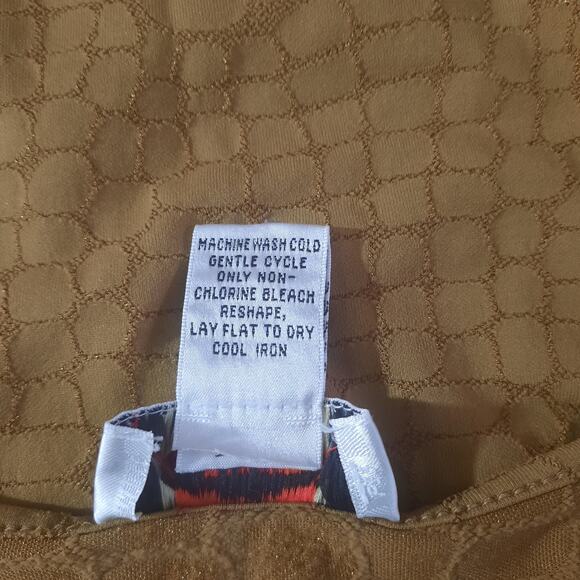 Talbots Petite Womens Tan Long Sleeve Reptile Pattern Straight Hem Top Size M - Picture 5 of 6